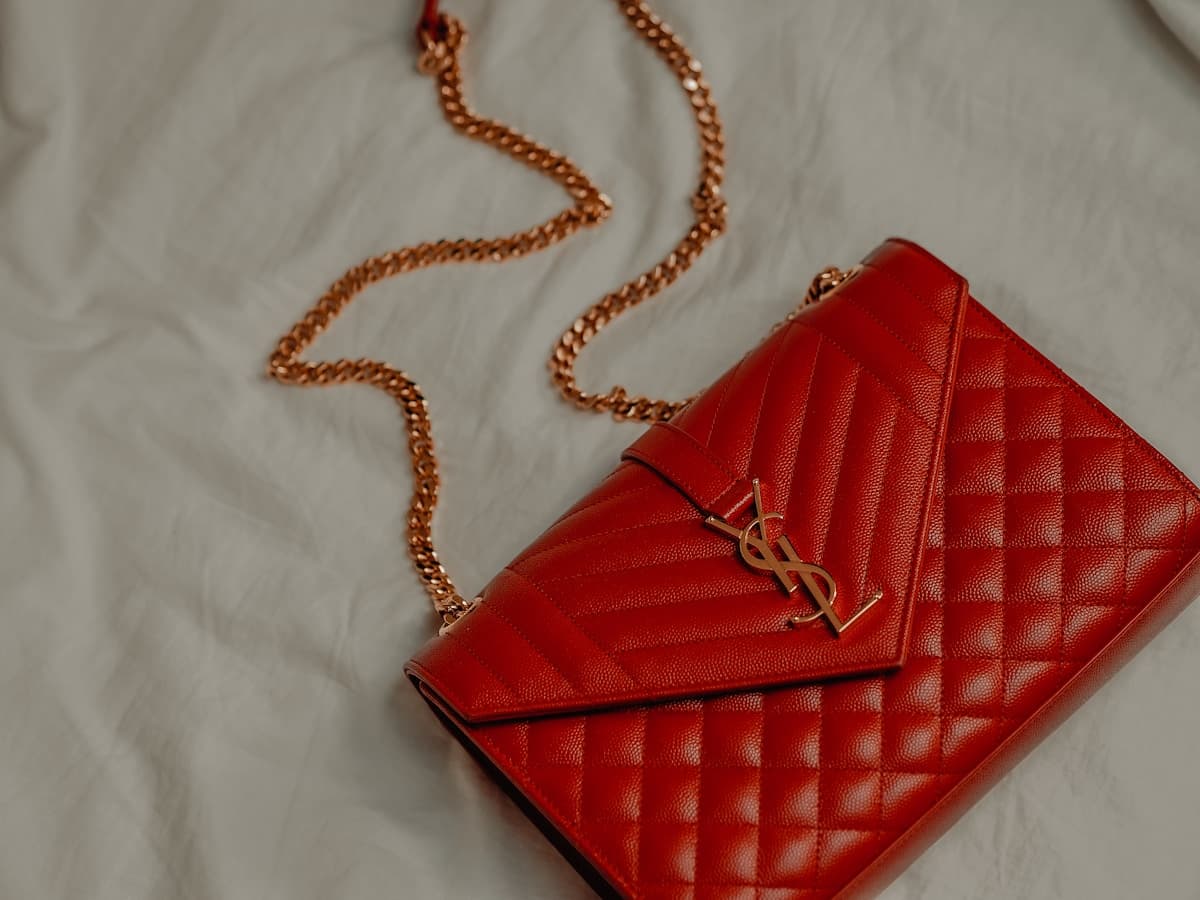 Yelloe Chain Strap Crossbody